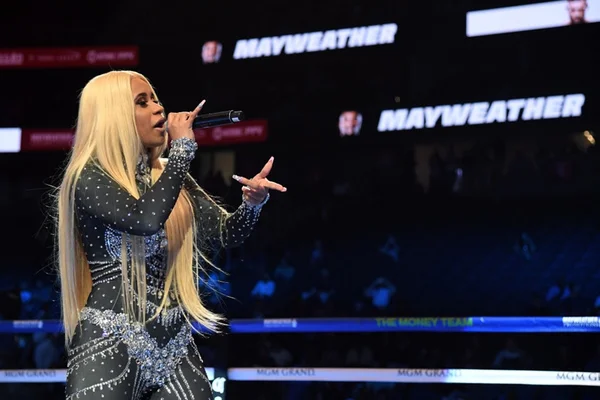 Rapper Cardi B revela que está grávida pela primeira vez
