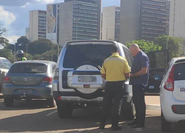 Carro apreendido pelo Detran