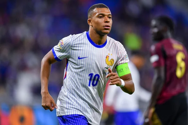 Imagem colorida de Mbappé