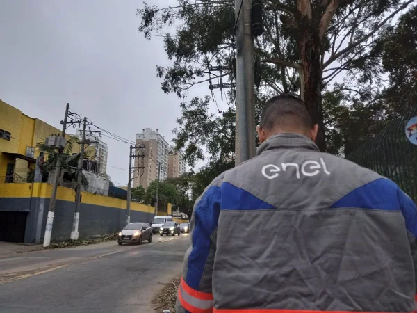 Com chuvas em SP, 66 mil imóveis estão sem energia neste sábado