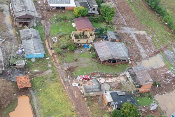 Foto colorida da passagem do ciclone no Rio Grande do Sul - Metrópoles