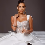Tainá Castro compartilhou detalhes de seu vestido de noiva nas redes Tainá Castro compartilhou detalhes de seu vestido de noiva nas redes