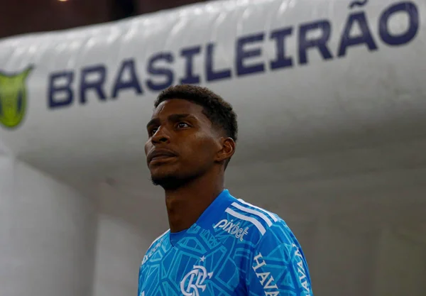 O goleiro Hugo Souza atuando pelo Flamengo no Brasileirão - Metrópoles