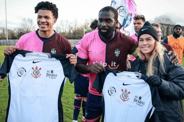 Corinthians Feminino em encontro com o Corinthian Casuals, na Inglaterra