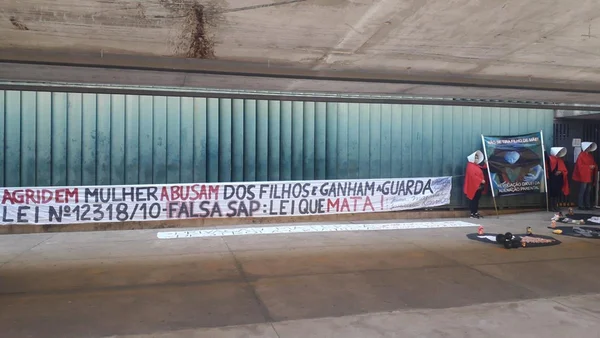 Mães protestam contra LAP