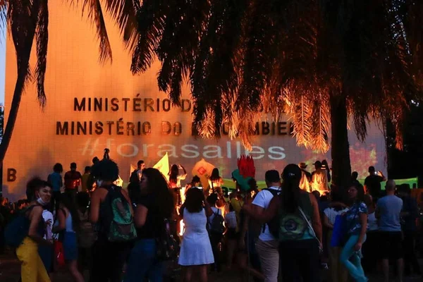 Protesto pró-Amazônia pede “fora Salles” e critica Bolsonaro
