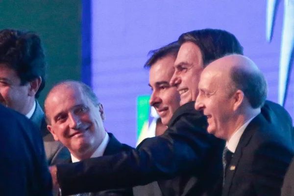 Previdência: Bolsonaro e Maia partem para corpo a corpo com prefeitos