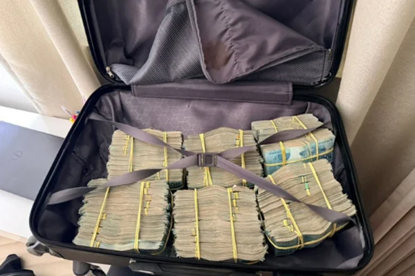 Sorteios ilegais: PF apreende "malas da fortuna" com quase R$ 1 milhão