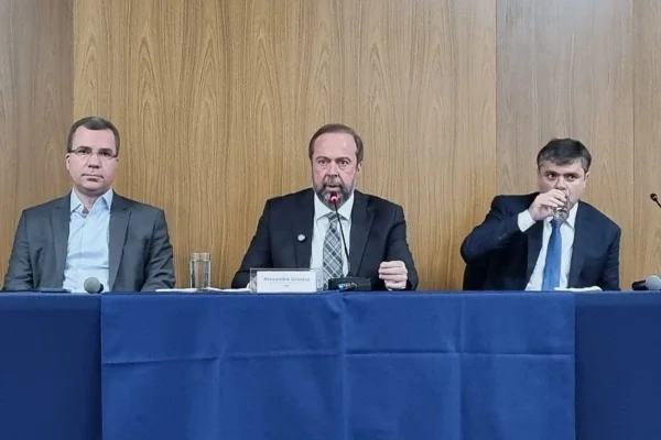 O ministro Alexandre Silveira em coletiva sobre apagão em São Paulo - Metrópoles