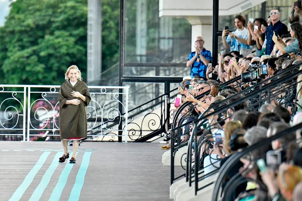 Miuccia Prada e funcionários farão curso sobre igualdade racial