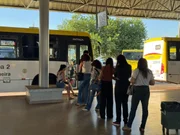 Fila de passageiros no terminal do Paranoá 