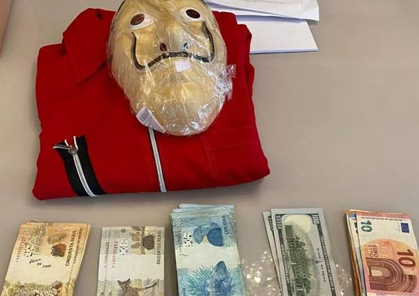 La Pirâmide de Papel: bando dá golpe em 80 países e fatura R$ 4,1 bi