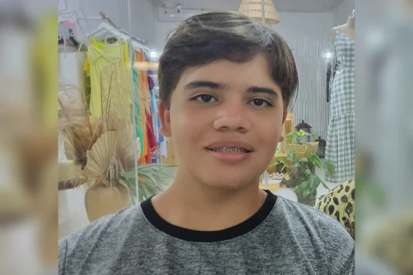 Família pede doação de sangue para jovem atingido por árvore no DF