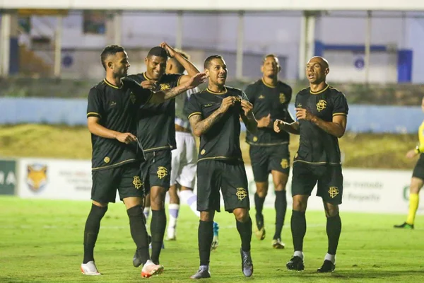 Brasiliense vence o G. Anápolis e assume a liderança geral da Série D