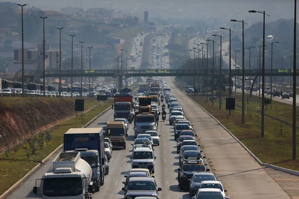 Nova lei de trânsito passa a valer nesta 2ª feira. Veja o que muda