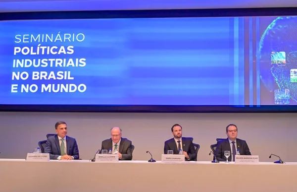 Imagem colorida de Leonardo de Castro, Geraldo Alckmin, Dario Durigan e Nelson Barbosa Filho - Metrópoles