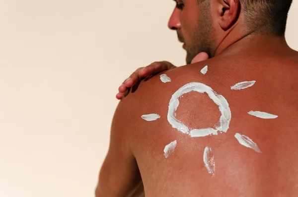 Johnson & Johnson faz recall de protetor solar com produto cancerígeno