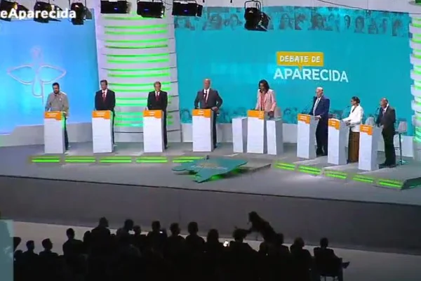 Em debate morno no Santuário de Aparecida, Haddad e Ciro se poupam