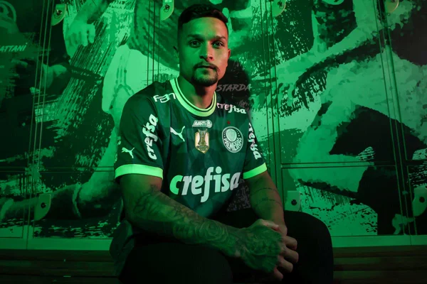 Palmeiras oficializa compra de Artur por R$ 45 milhões