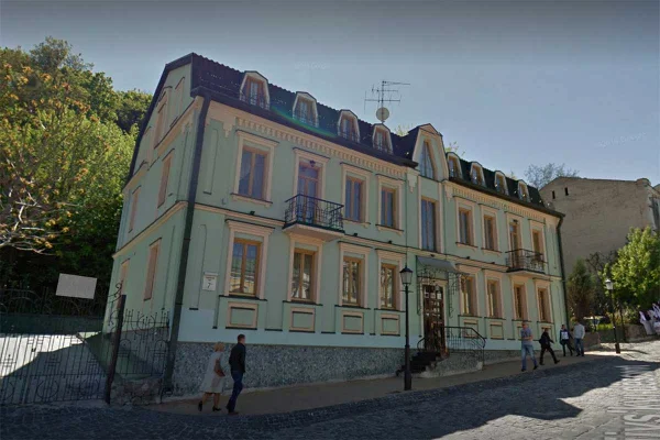 Imagem colorida mostra prédio da embaixada do Brasil em Kiev, na Ucrânia - Metrópoles