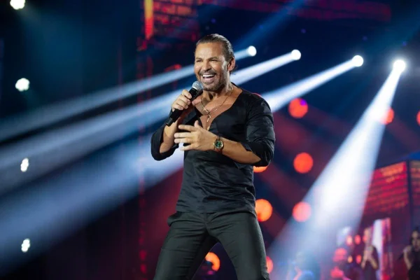 eduardo costa no palco - Metrópoles