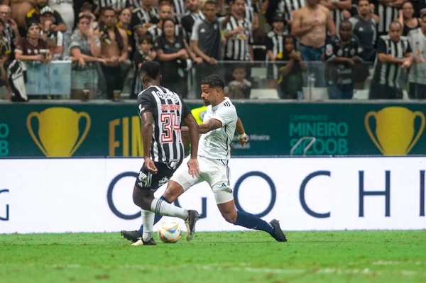 Imagem colorida dos jogadores de Cruzeiro e Atlético-mg - Metrópoles