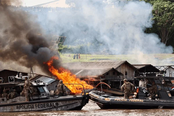 Imagens da operação da PF contra o garimpo ilegal no Rio Madeira (AM)