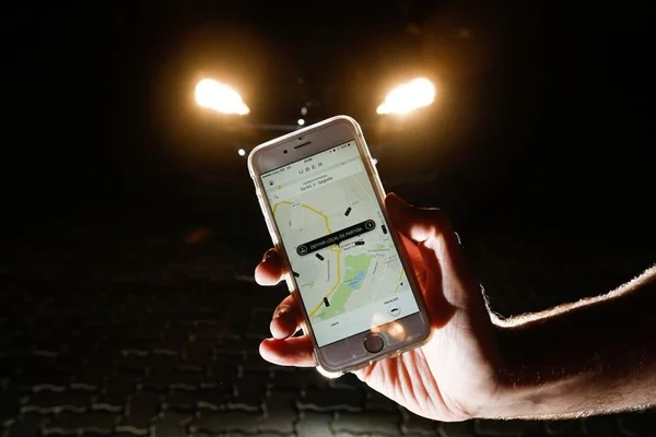 Distritais criam frente em defesa de apps como o Uber