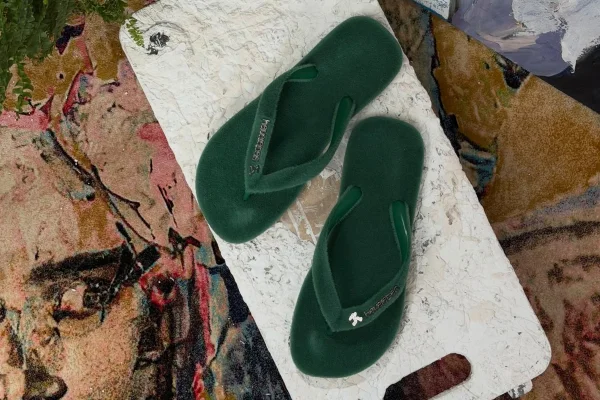 havaianas de grama kidsuper brasilcore paris fashion week - metrópoles