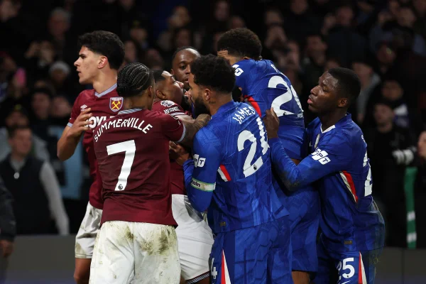 Chelsea e West Ham são multados por briga em duelo da Premier League