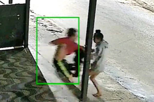 Procurada por matar homem e queimar corpo é presa; um segue foragido