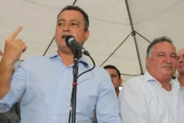 Ministro-chefe da Casa Civil, Rui Costa, ao lado do ex-deputado federal Ronaldo Carletto