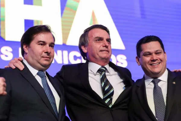 No 1º ano, Bolsonaro aprovou menos MPs que Dilma, Lula e Temer
