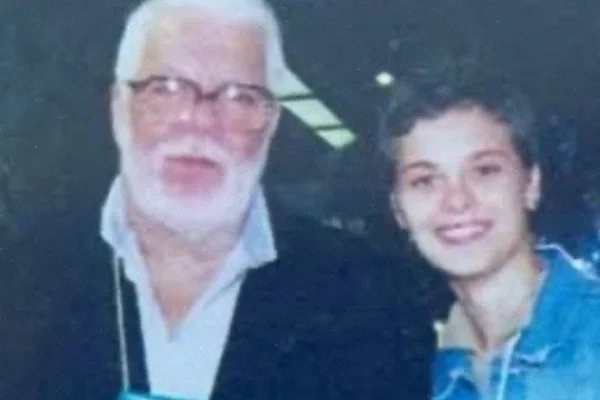 Carolina Dieckmmann homenageia Manoel Carlos e mostra bilhete do autor - Metrópoles