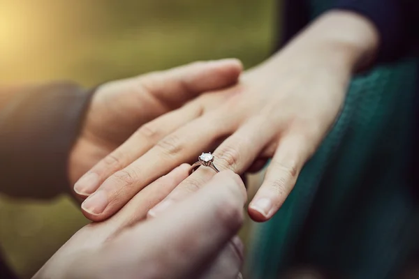 O que não fazer ao pedir alguém em namoro ou casamento