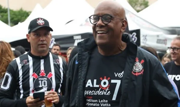 Foto colorida de André Luiz de Oliveira, o André Negão, candidato a presidente do Corinthians - Metrópoles
