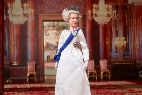 Boneca Barbie feita em homenagem à rainha Elizabeth
