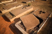 No cemitério de Taguatinga, há vários túmulos deteriorados No cemitério de Taguatinga, há vários túmulos deteriorados