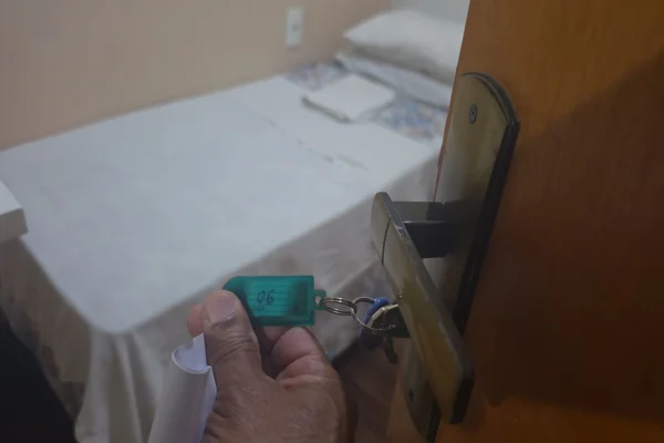 Pousadas clandestinas na Asa Sul são interditadas e multadas
