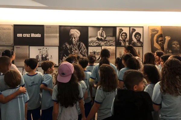 Alunos conhecem a história de Brasília na mostra Utopias em construção