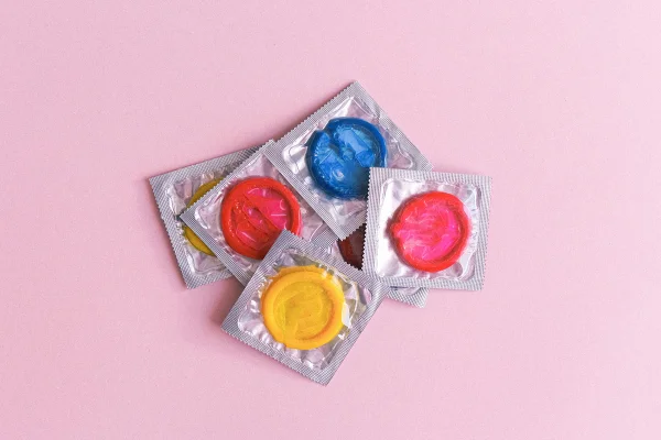Sexo seguro pode ficar comprometido com a guerra no Irã; entenda