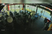 Um dos alvos, também um restaurante, foi invadido três vezes nos dias 1º, 27 e 28, respectivamente Um dos alvos, também um restaurante, foi invadido três vezes nos dias 1º, 27 e 28, respectivamente