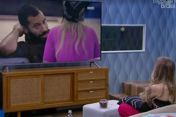 Carla Diaz no quarto secreto