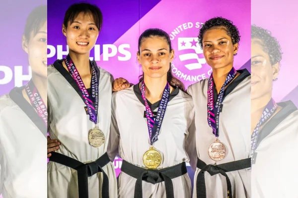 Imagem colorida do pódio do Grand Prix de Taekwondo - Metrópoles