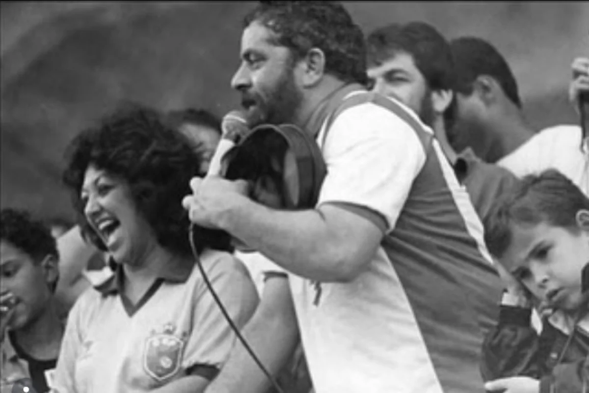 Imagem mostra Telma de Souza e o presidente Lula - Metrópoles