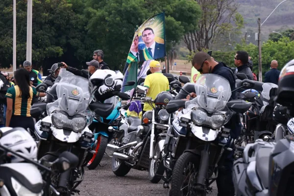 “Motociata da Liberdade” reúne eleitores de Celina, Flávio e Michelle no DF