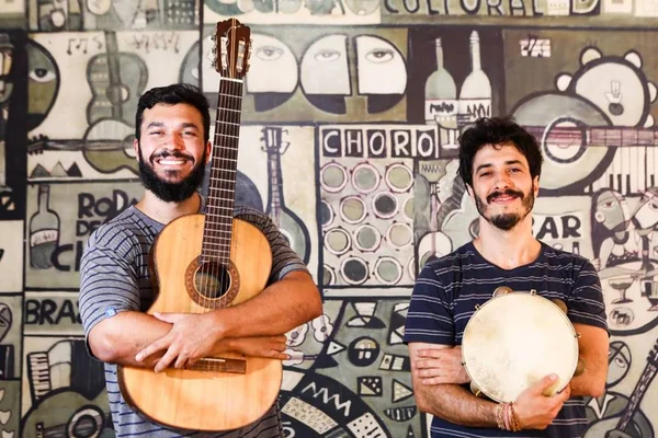 George Costa (à esquerda) e Gabriel Carneiro da Estação do Choro - Metrópoles