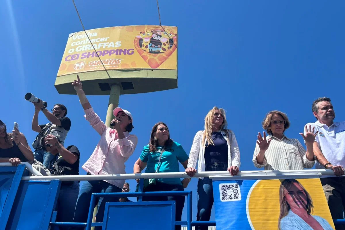 Michelle Bolsonaro Pede Apoio a Flávio na Ceilândia e Projeta Retorno de Ex-Presidente