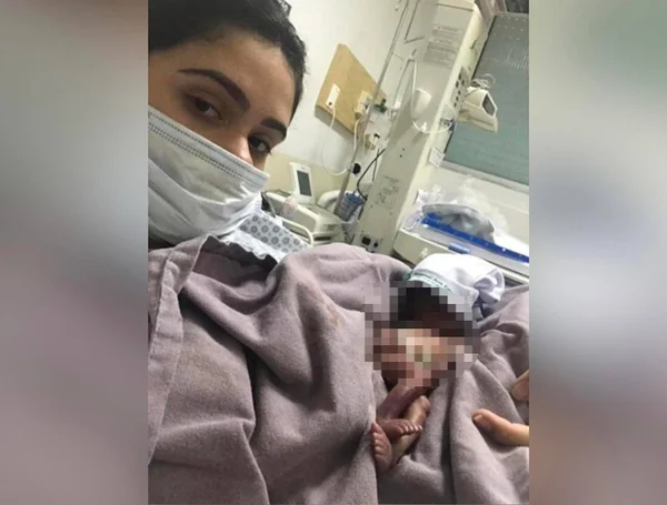 Milena Novaes fez um registro com a filha prematura que morreu após o nascimento