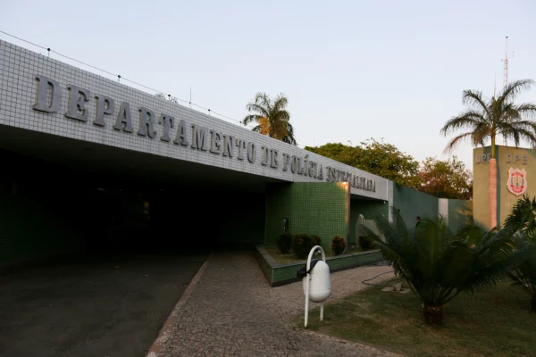 Polícia prende 22 pessoas por parcelamento de área pública